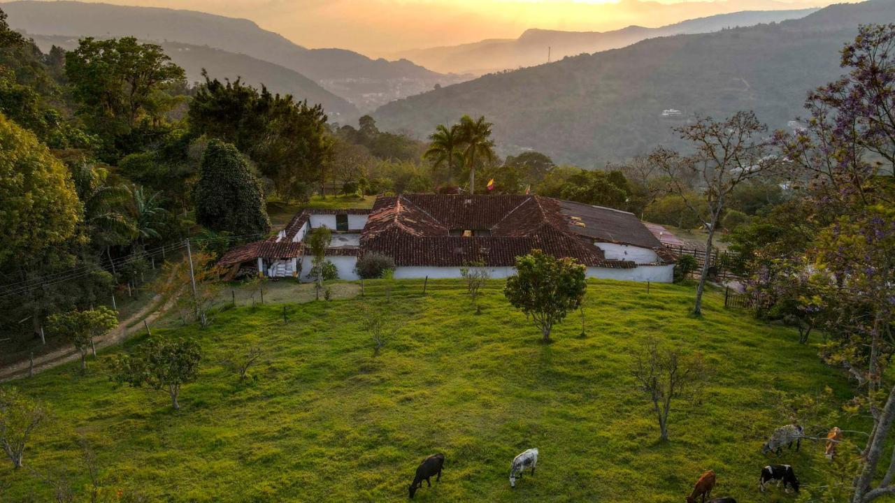Хостел La Hacienda Сан-Хиль Экстерьер фото